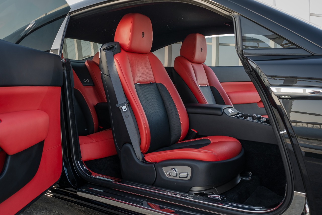Rolls Royce Wraith Black Badge interior and exterior views - Image 6