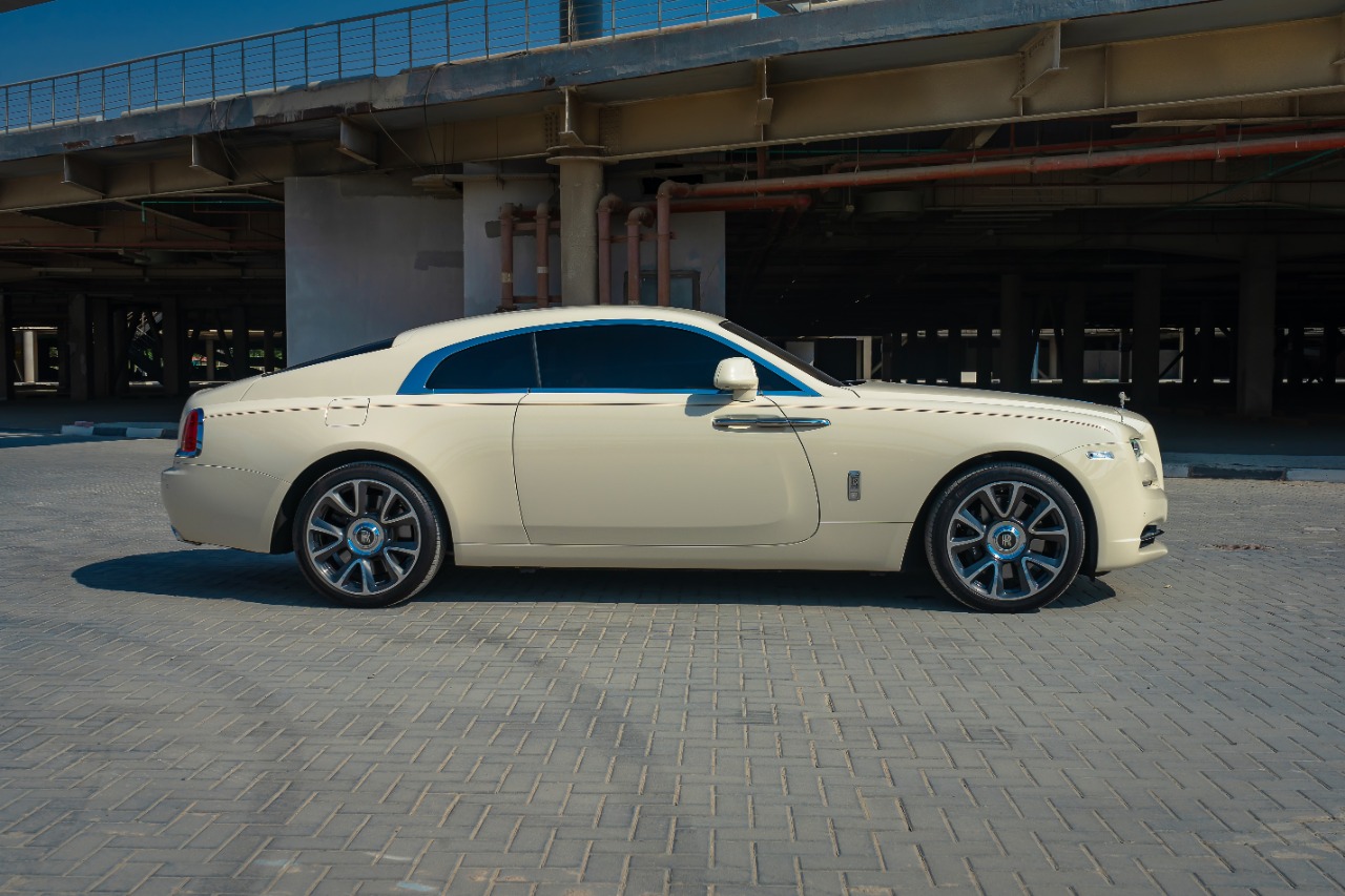Rolls Royce Wraith interior and exterior views - Image 3