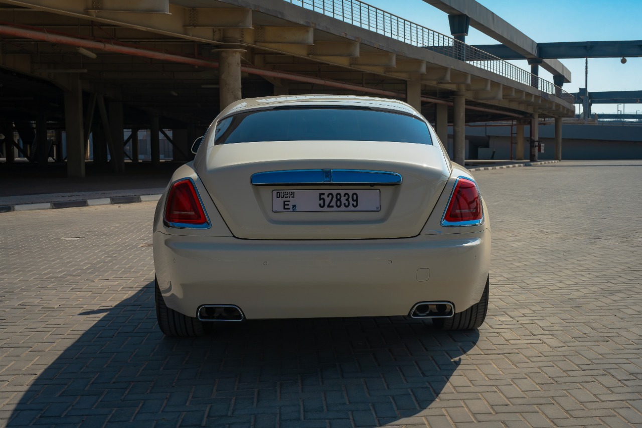 Rolls Royce Wraith interior and exterior views - Image 4