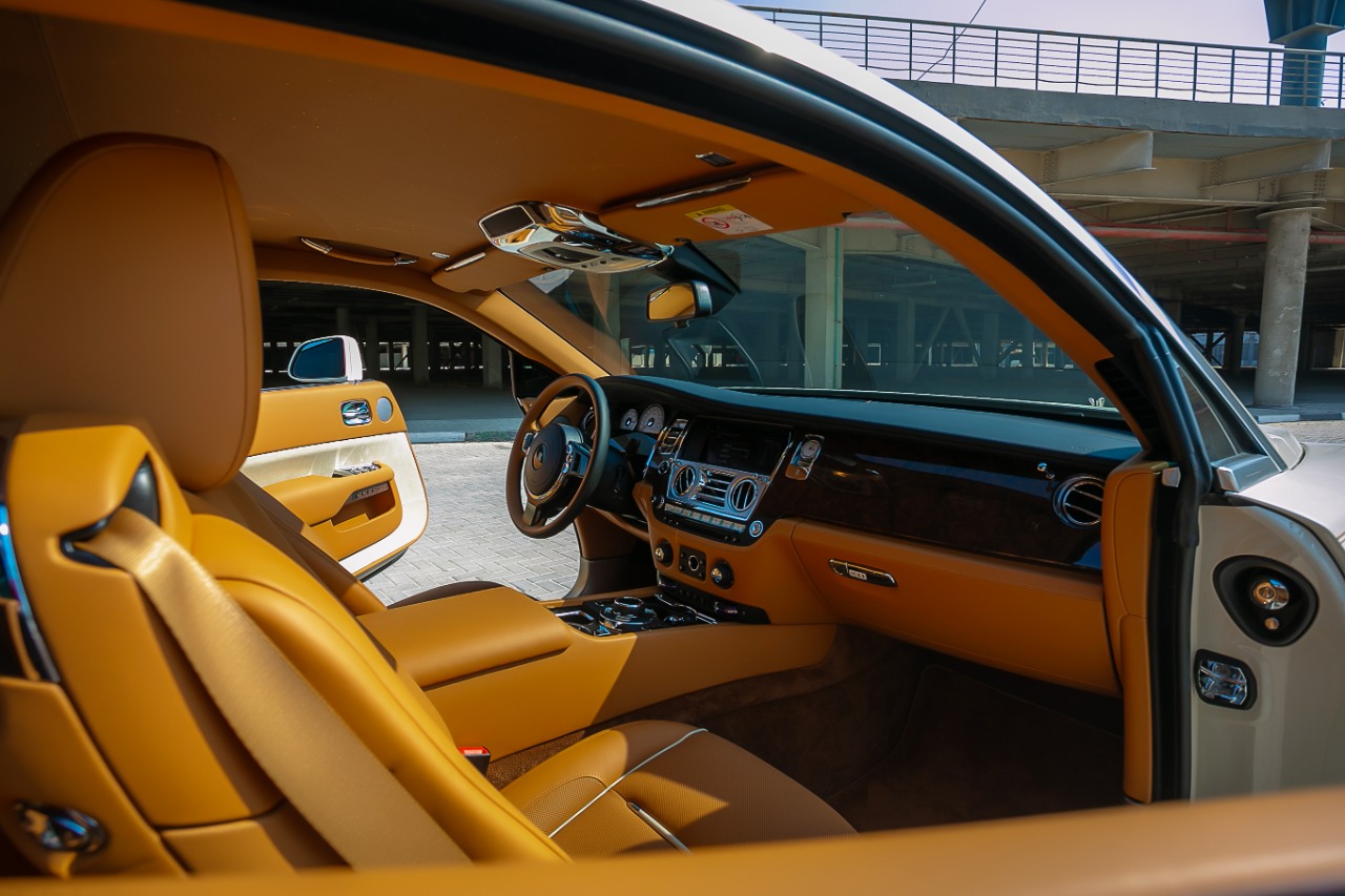Rolls Royce Wraith interior and exterior views - Image 5