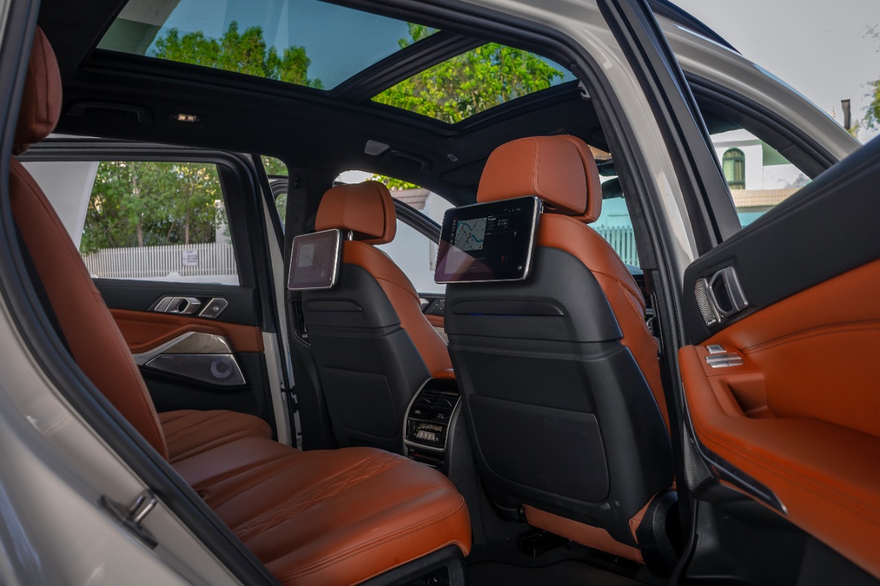 BMW X7 M50i interior and exterior views - Image 5