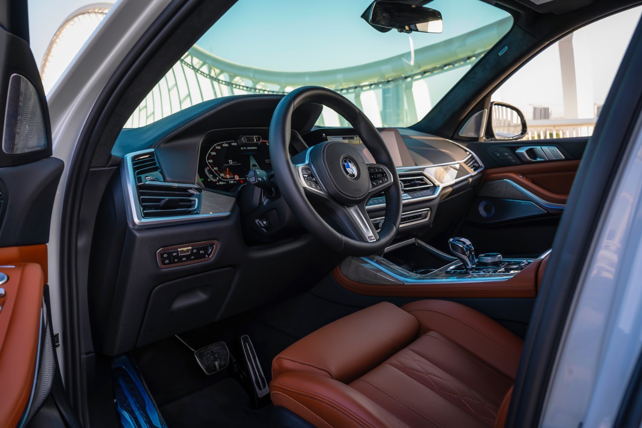 BMW X7 M50i interior and exterior views - Image 6