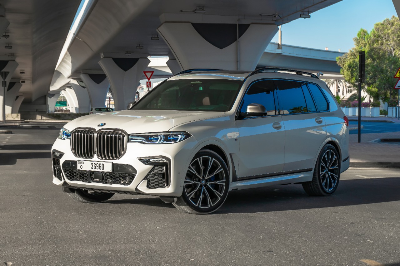 BMW X7 M50i interior and exterior views - Image 3