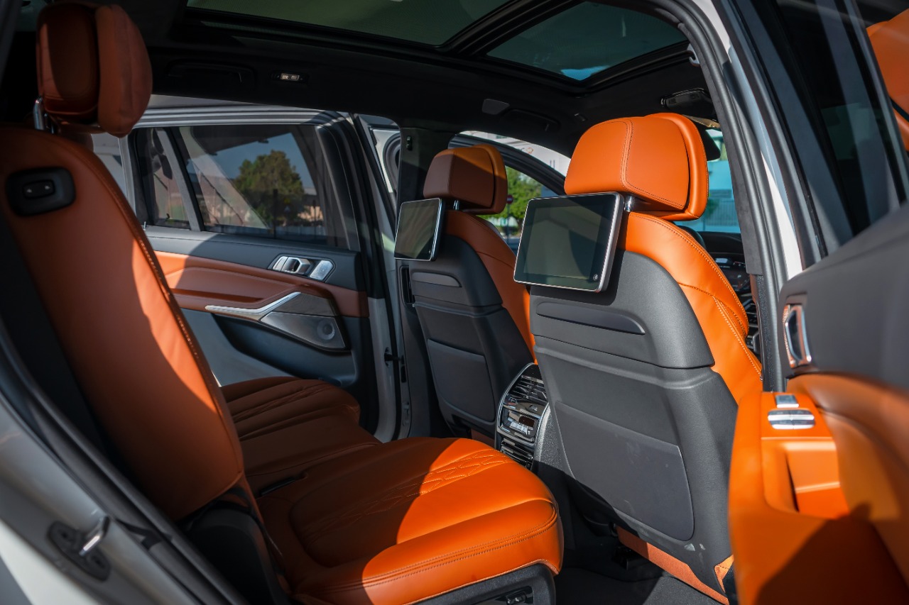BMW X7 interior and exterior views - Image 4