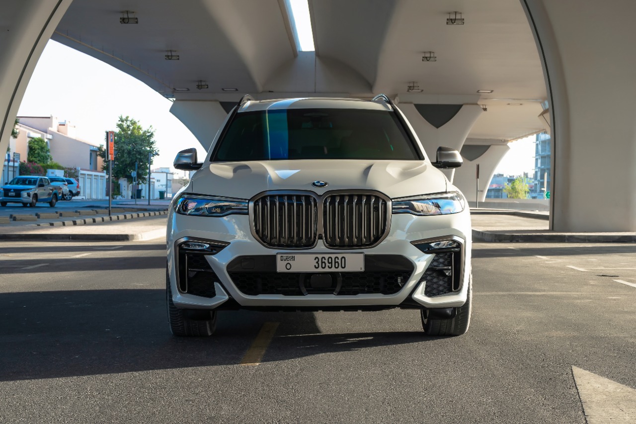 BMW X7 interior and exterior views - Image 2