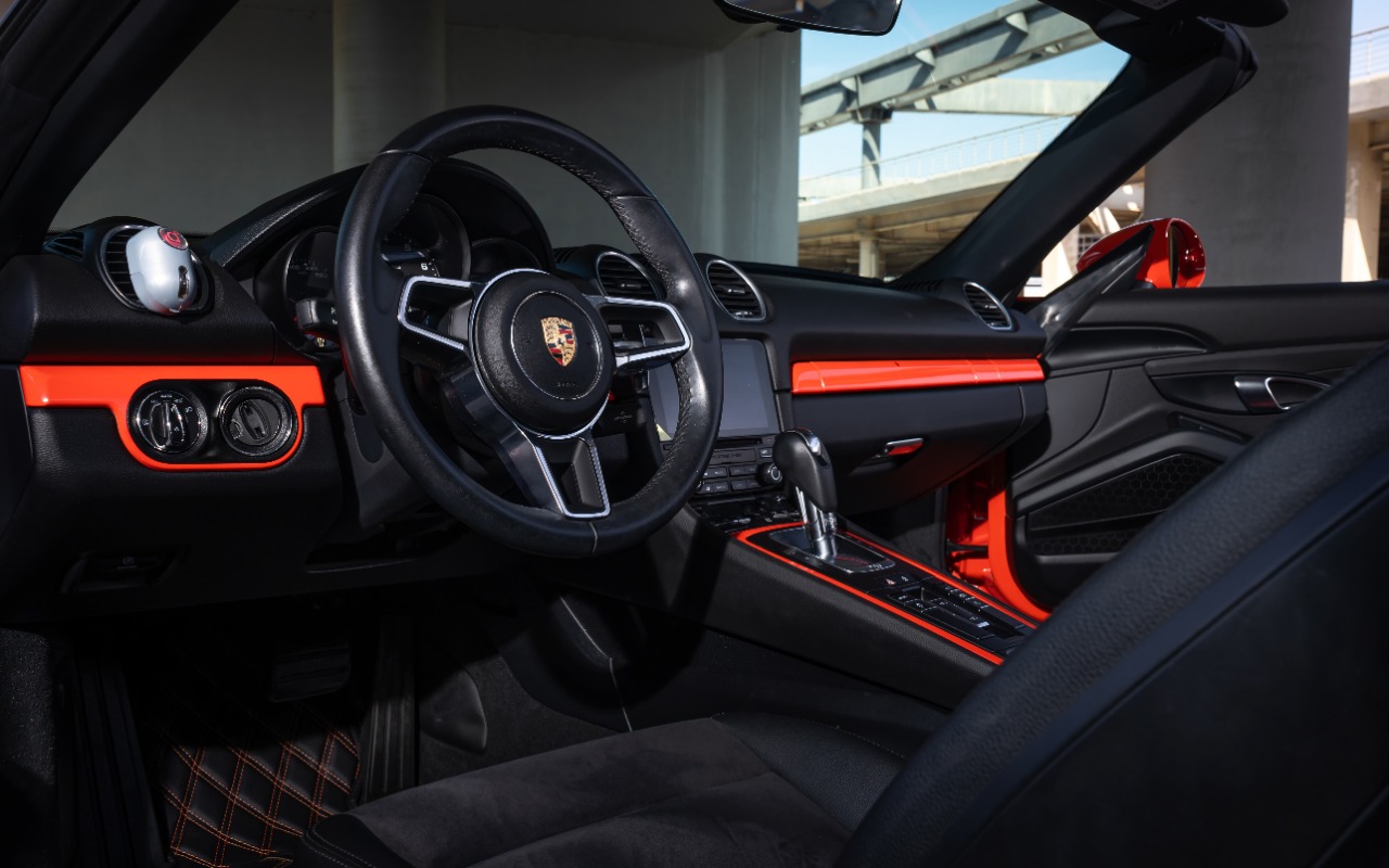 Porsche Boxster interior and exterior views - Image 5