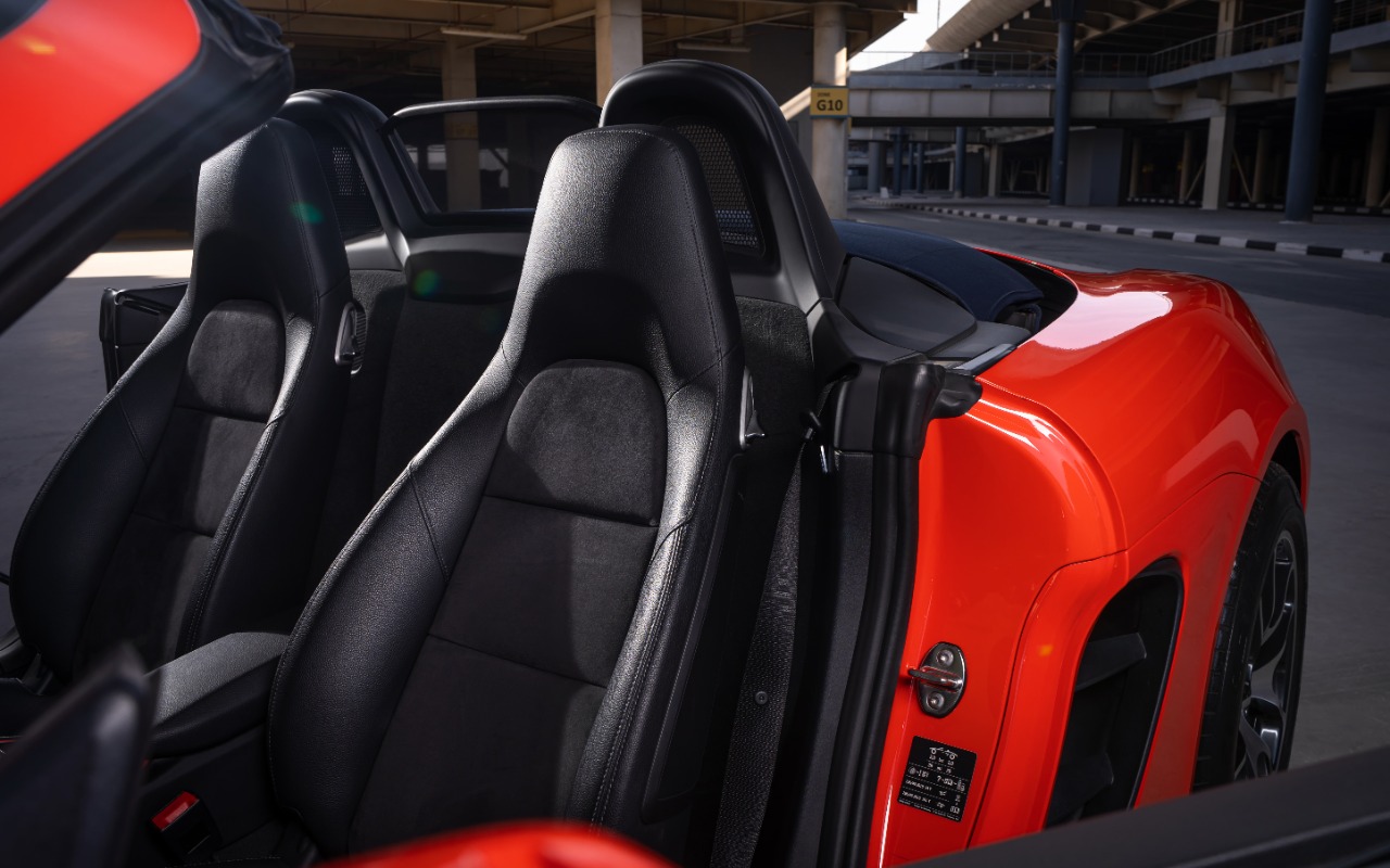 Porsche Boxster interior and exterior views - Image 6