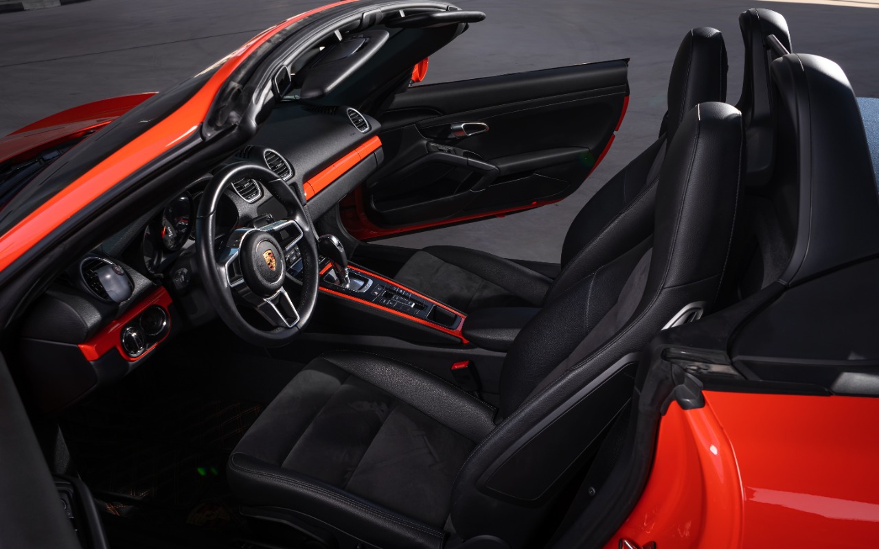 Porsche Boxster interior and exterior views - Image 7