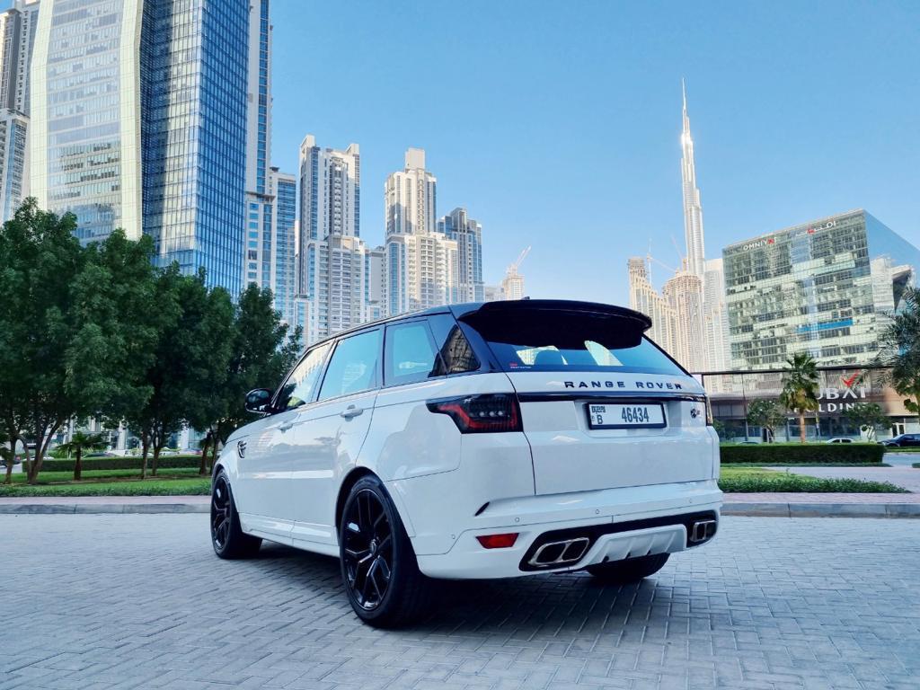 Range Rover SVR interior and exterior views - Image 4