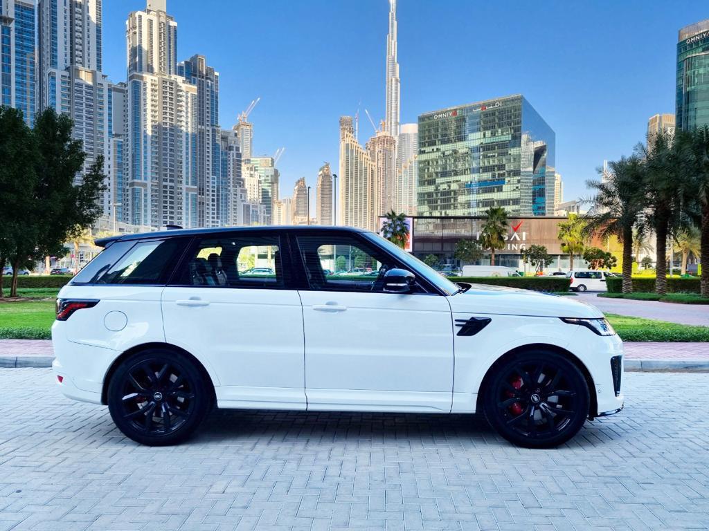 Range Rover SVR interior and exterior views - Image 2