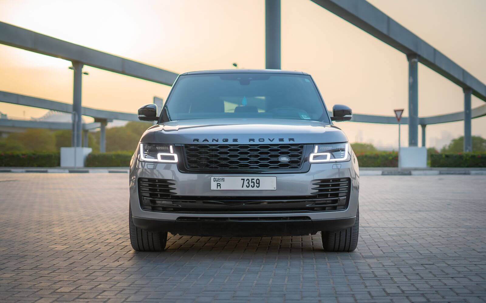 Range Rover Sports interior and exterior views - Image 2
