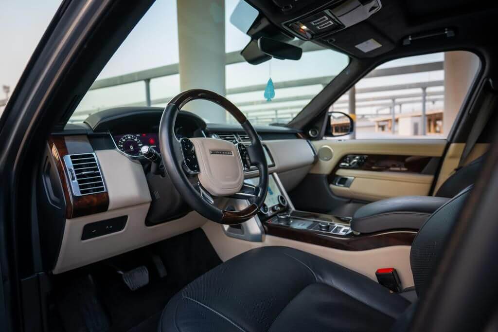 Range Rover Sports interior and exterior views - Image 5
