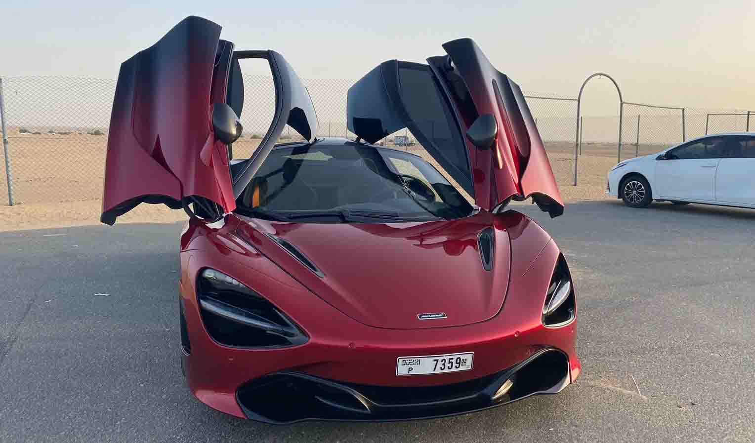 McLaren 720S interior and exterior views - Image 2