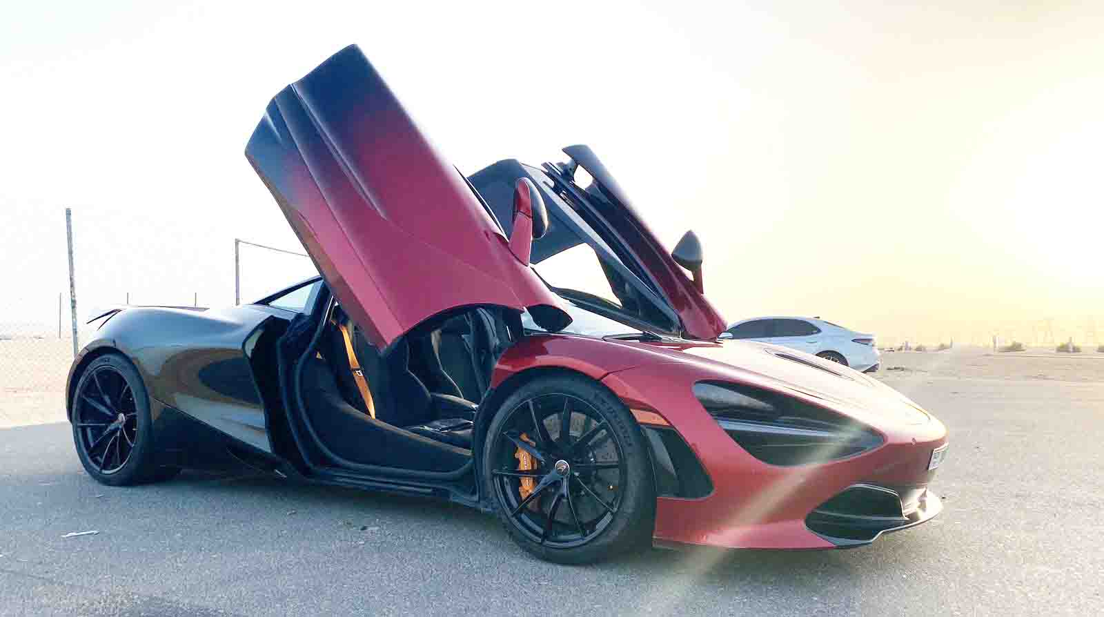McLaren 720S interior and exterior views - Image 4