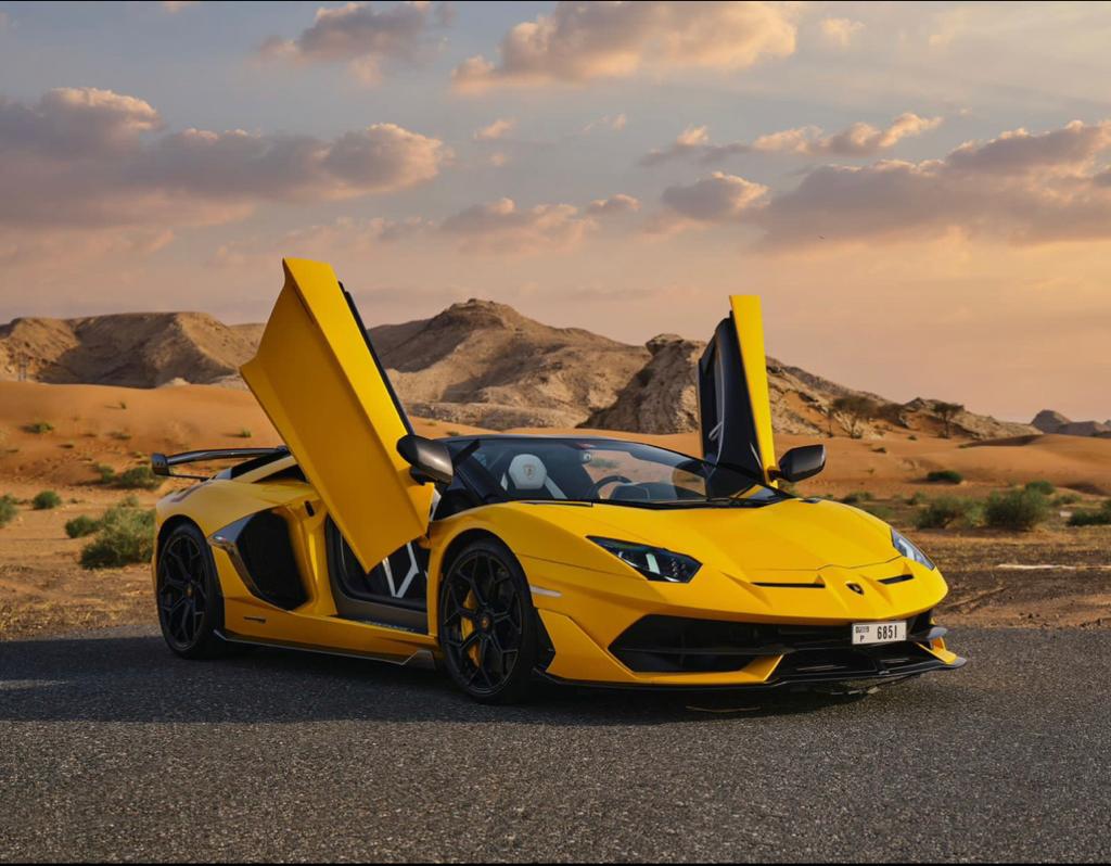 Lamborghini Aventador interior and exterior views - Image 1
