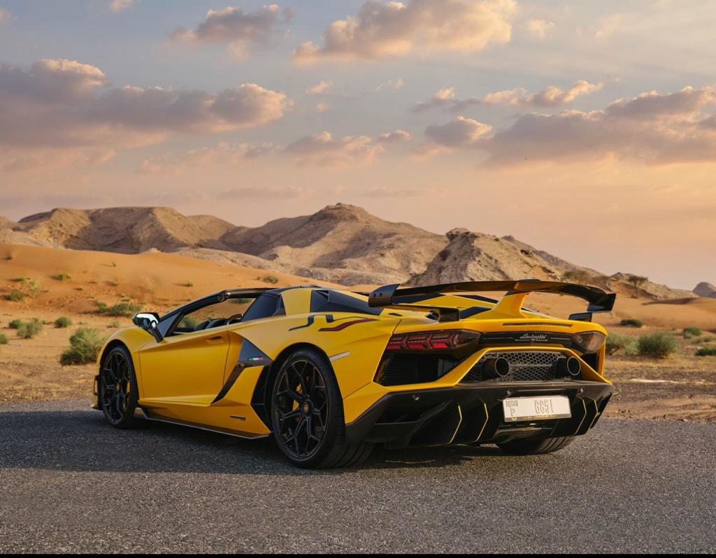 Lamborghini Aventador interior and exterior views - Image 4