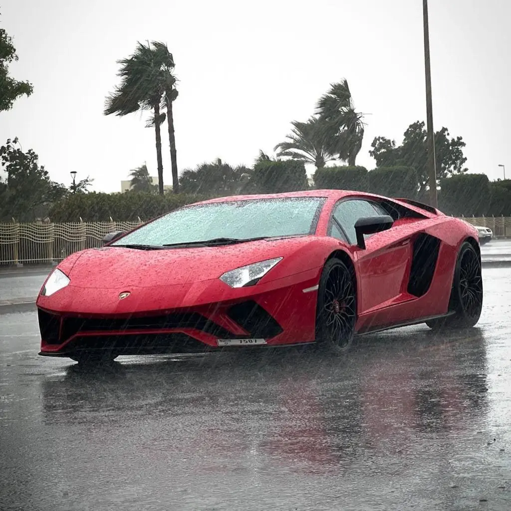 Lamborghini Aventador interior and exterior views - Image 1