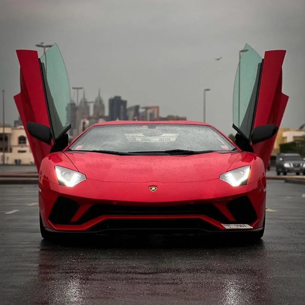 Lamborghini Aventador interior and exterior views - Image 2