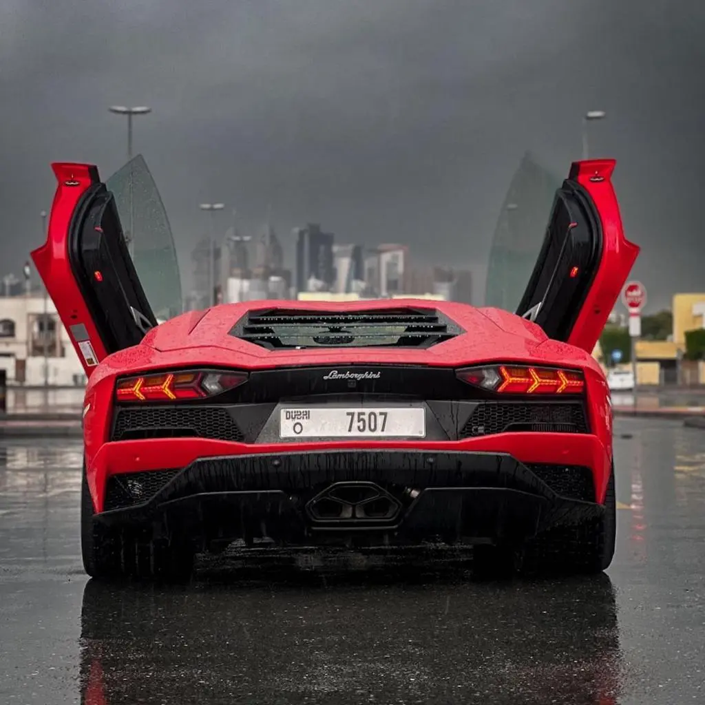 Lamborghini Aventador interior and exterior views - Image 5