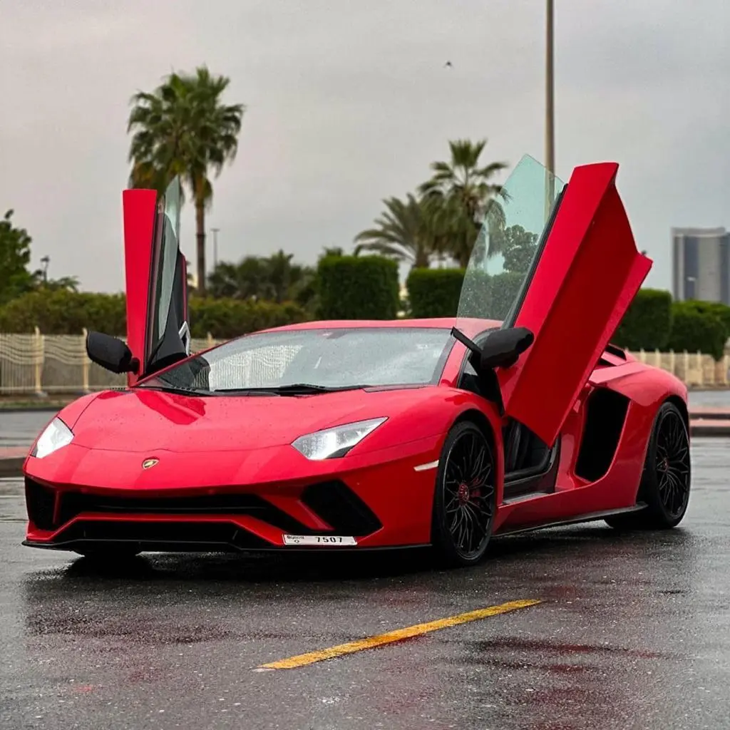 Lamborghini Aventador interior and exterior views - Image 3
