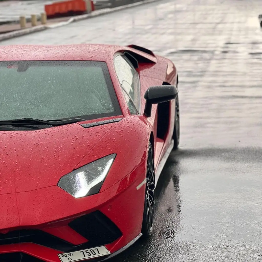 Lamborghini Aventador interior and exterior views - Image 4