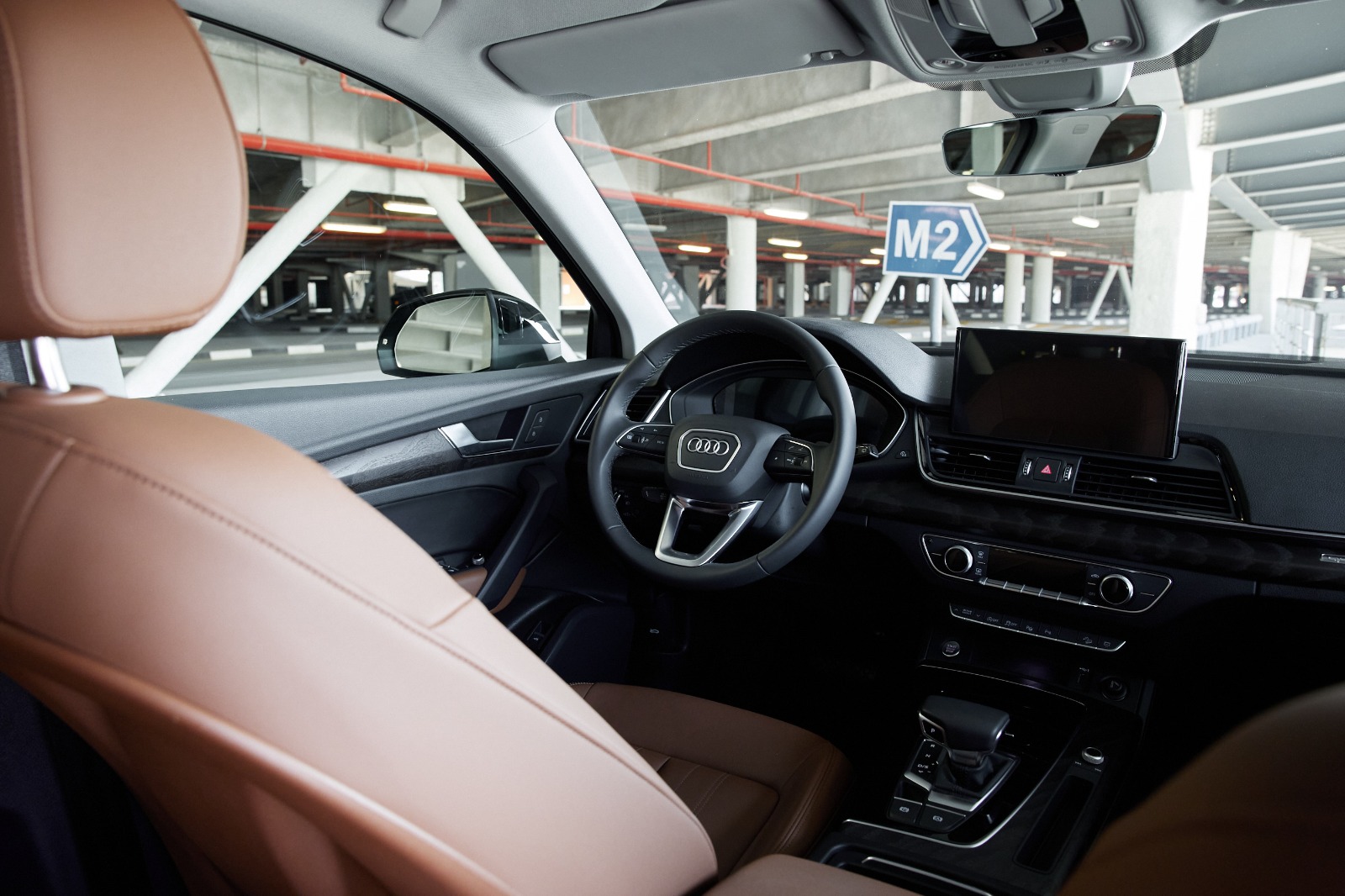 Audi Q5 45 TFSI quattro interior and exterior views - Image 3