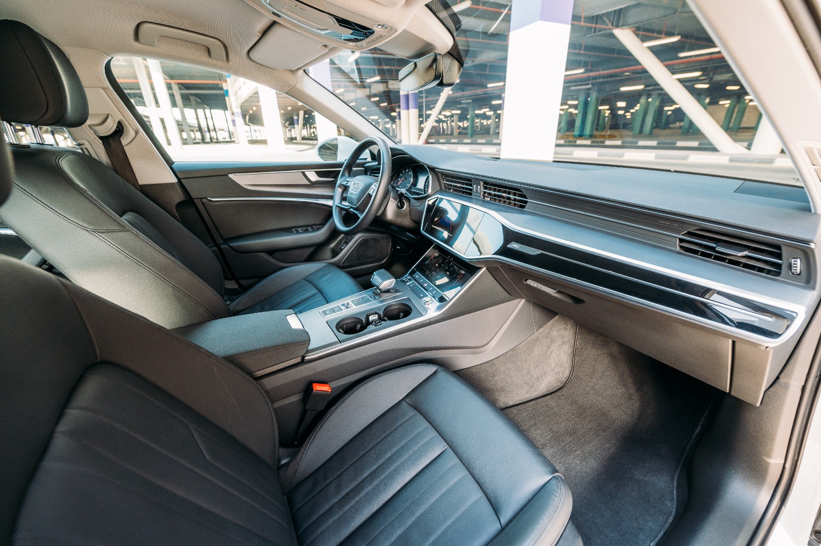 Audi A6 interior and exterior views - Image 4