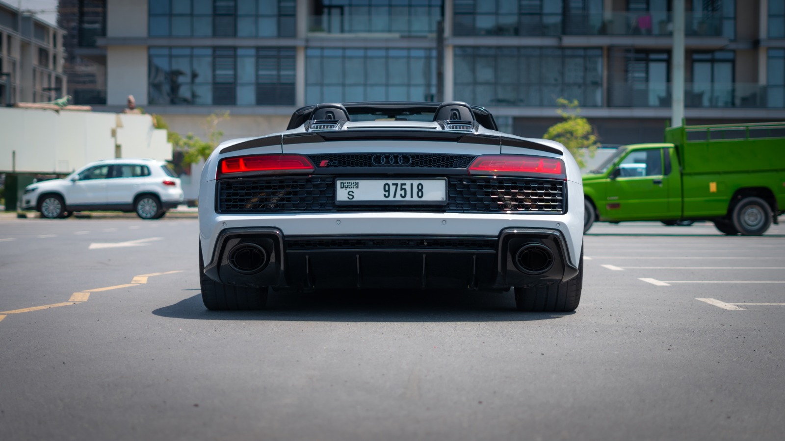 Audi R8 V10 Spyder interior and exterior views - Image 2