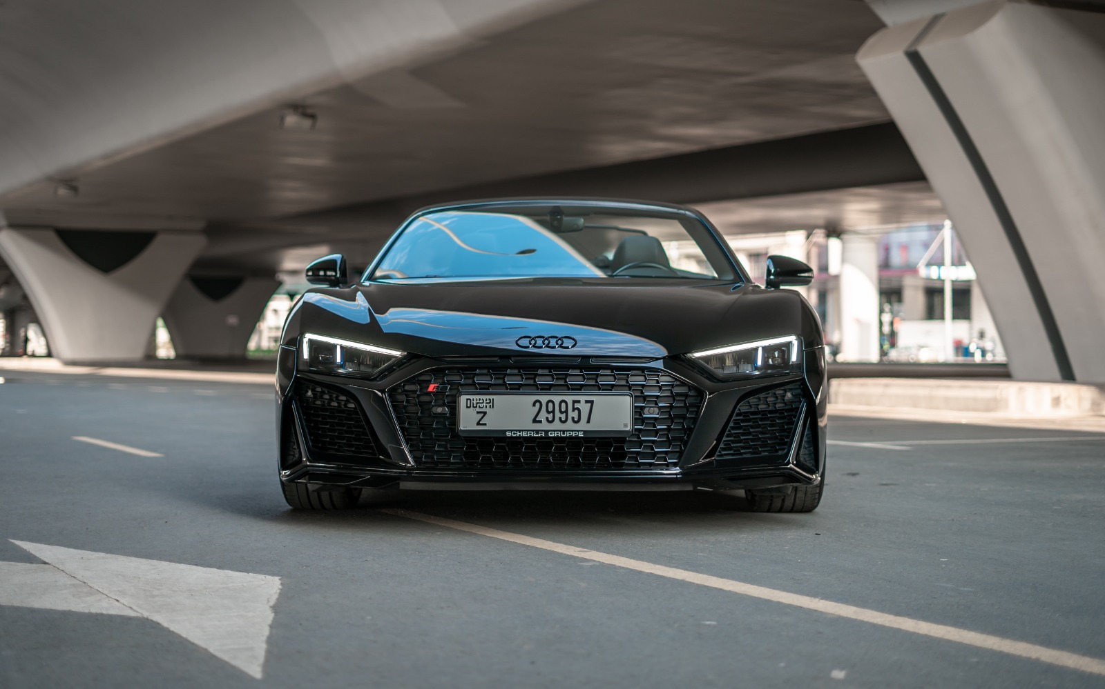 Audi R8 V10 Spyder interior and exterior views - Image 2