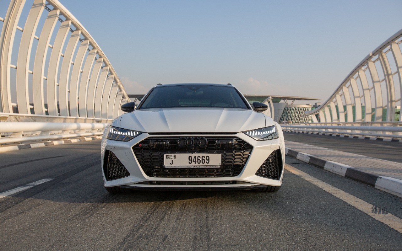 Audi RS6 interior and exterior views - Image 1