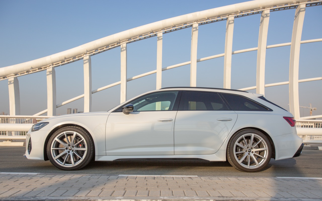 Audi RS6 interior and exterior views - Image 2