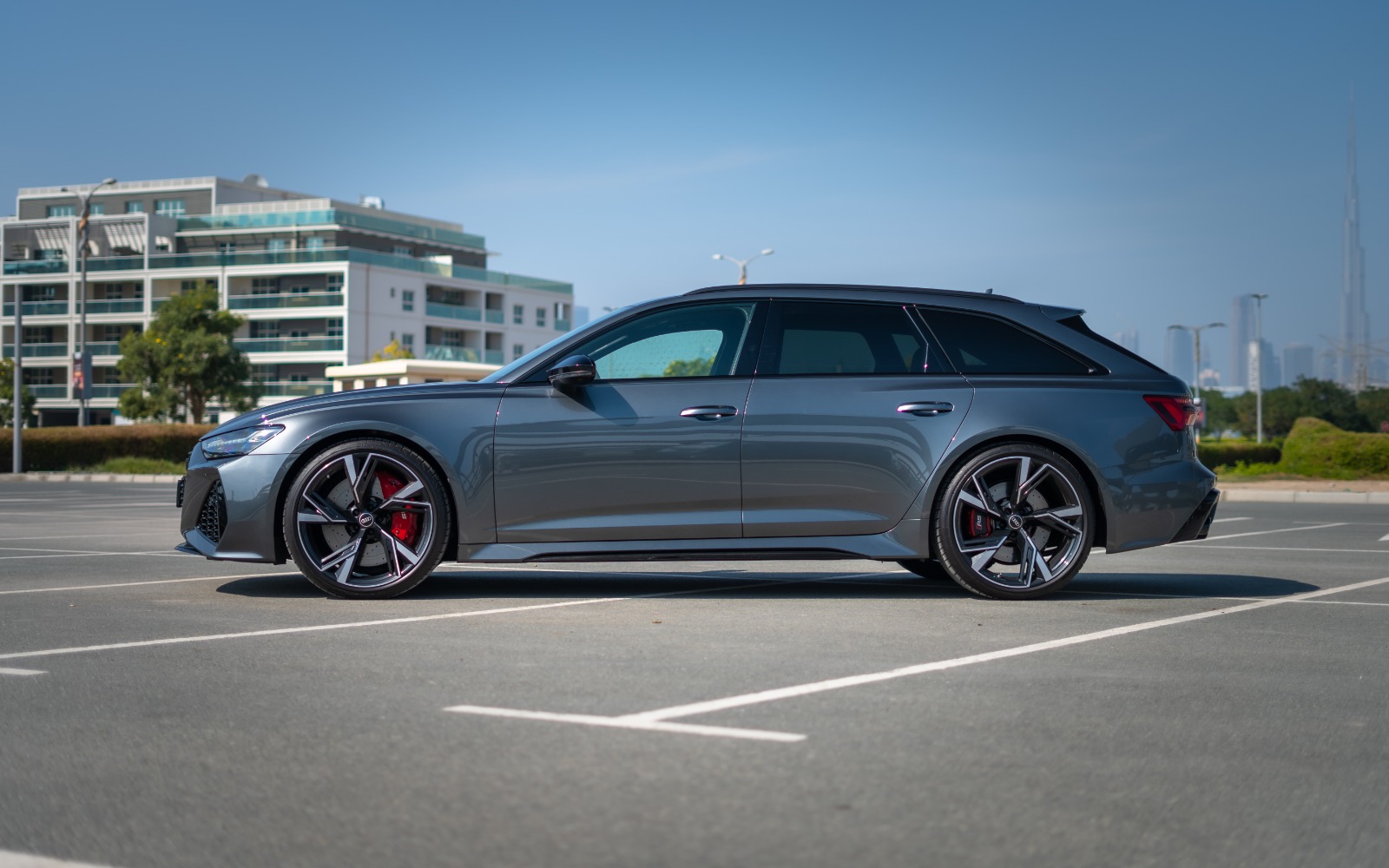 Audi RS6 interior and exterior views - Image 2