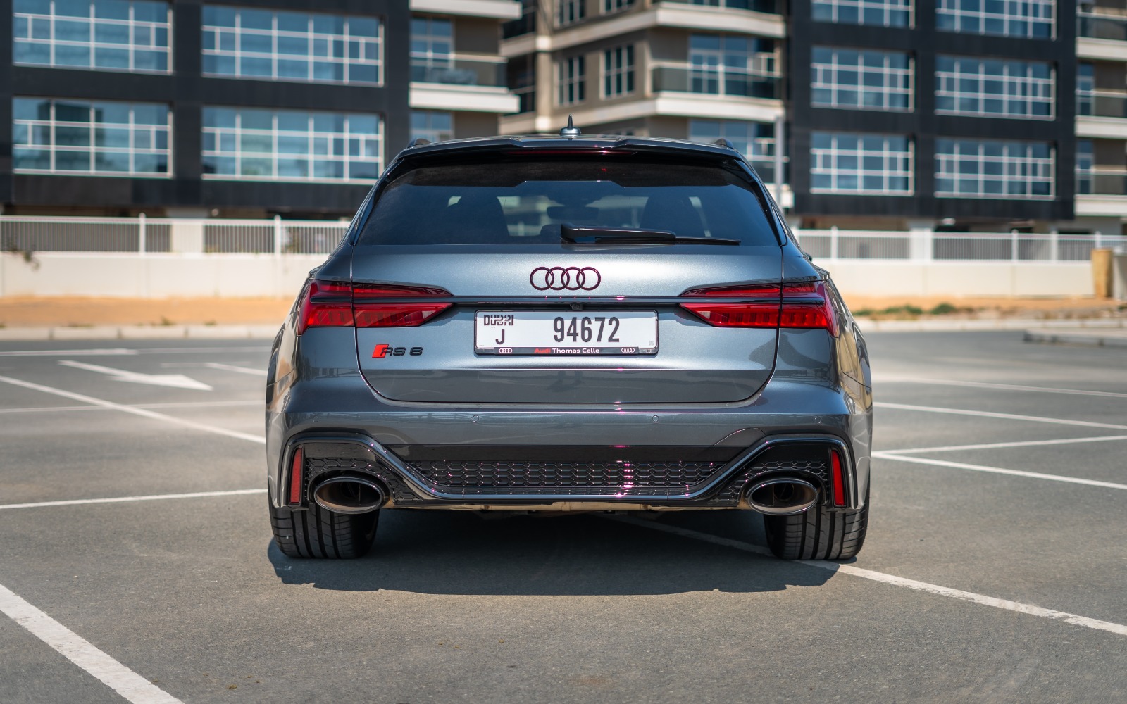 Audi RS6 interior and exterior views - Image 3