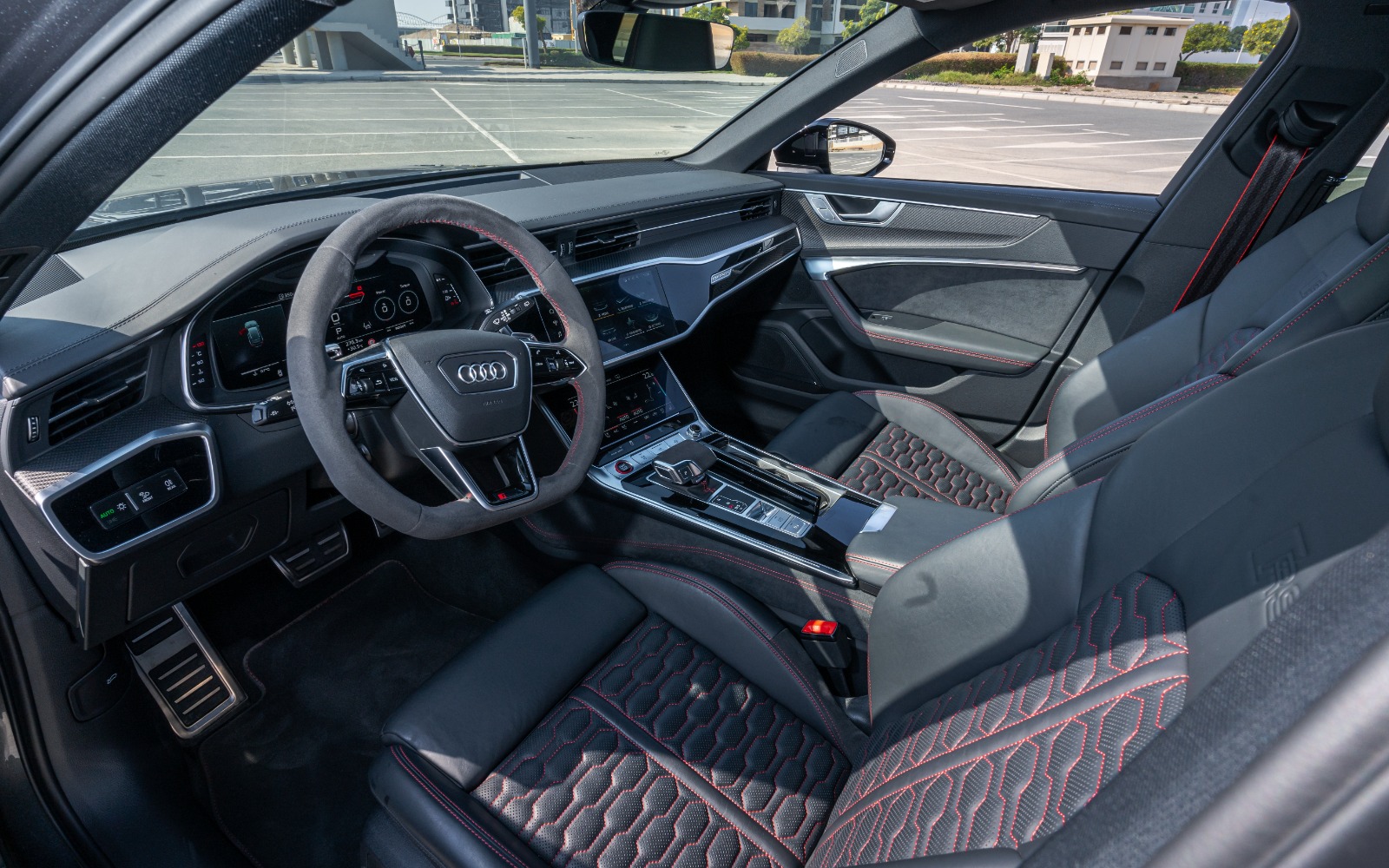 Audi RS6 interior and exterior views - Image 4