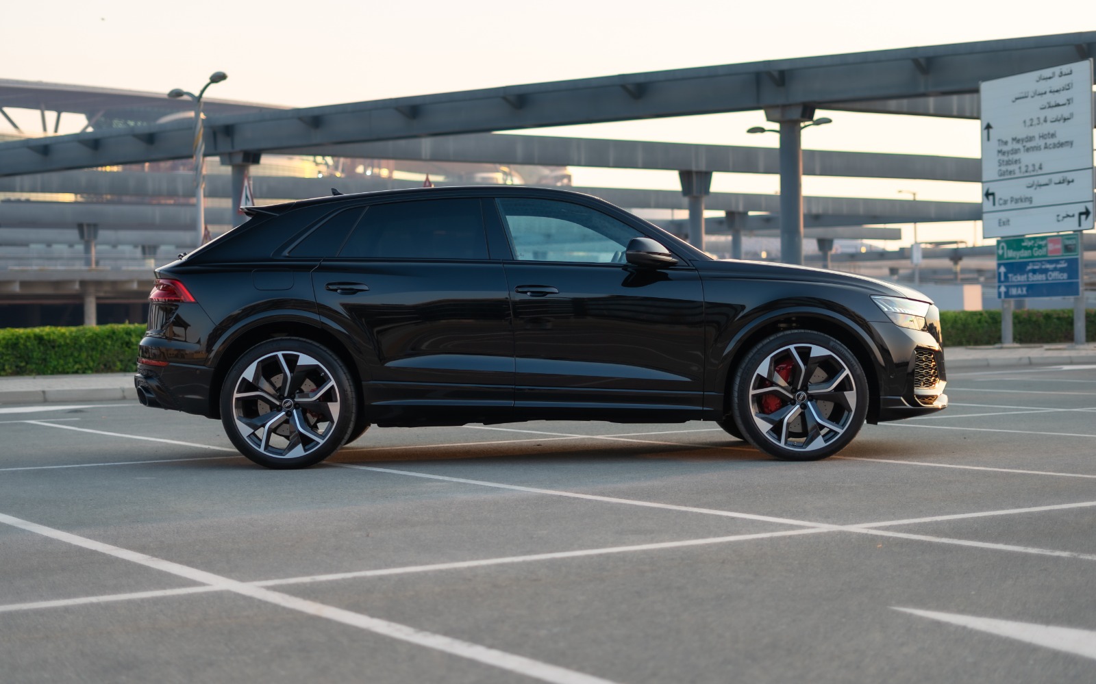 Audi RSQ8 interior and exterior views - Image 2