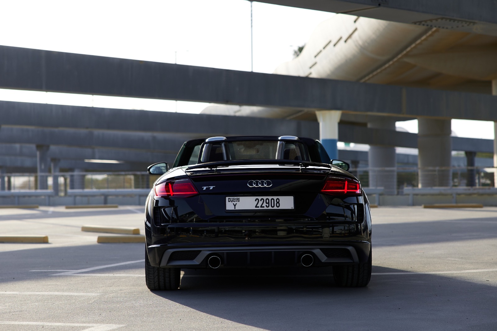 Audi TT interior and exterior views - Image 1