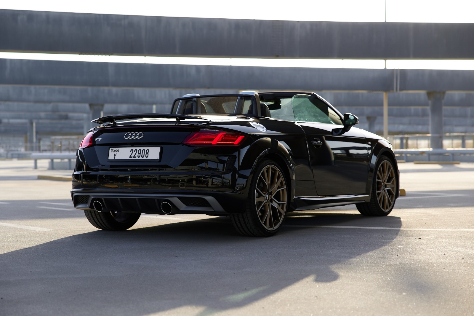 Audi TT interior and exterior views - Image 2
