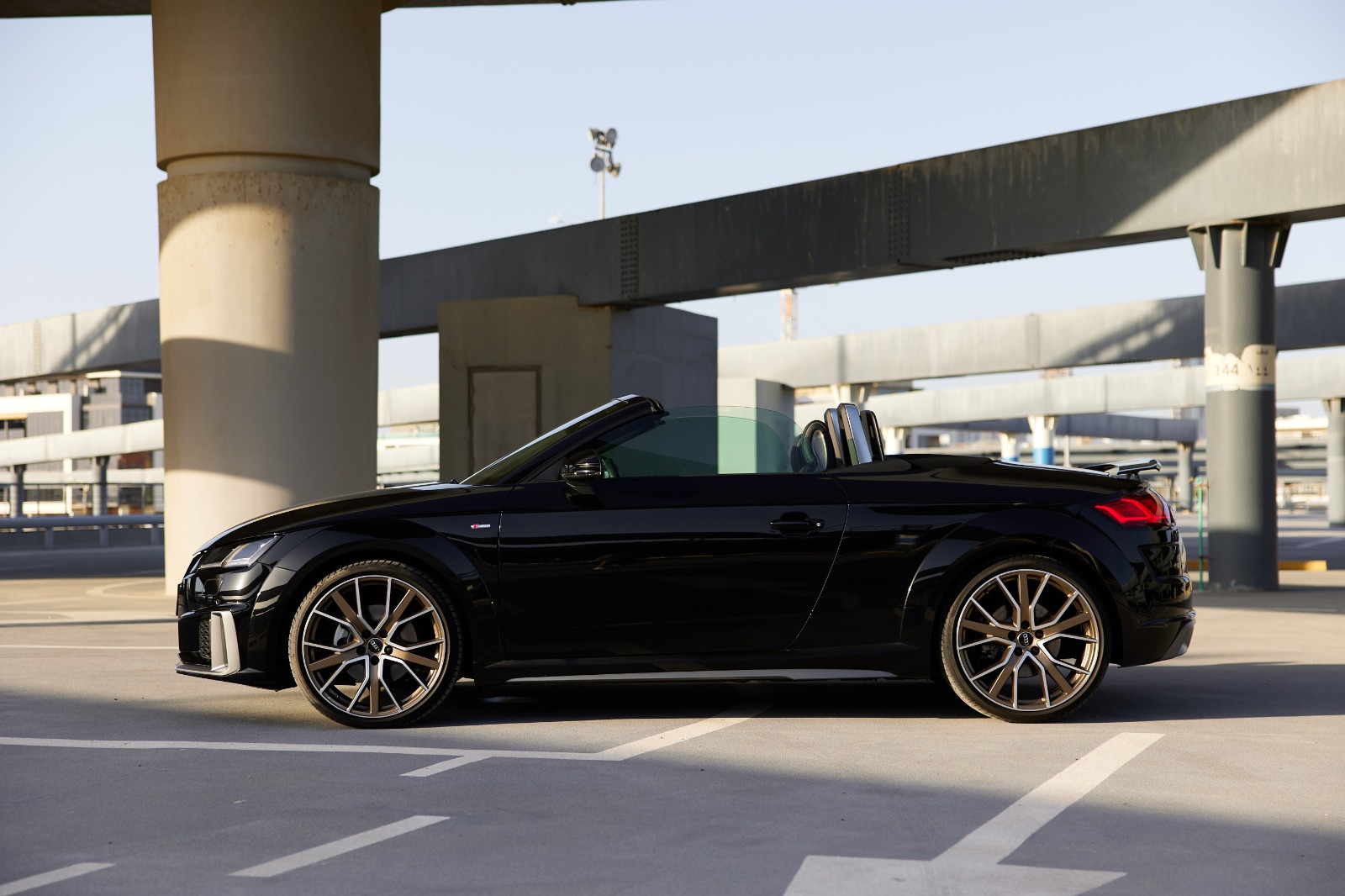 Audi TT interior and exterior views - Image 3