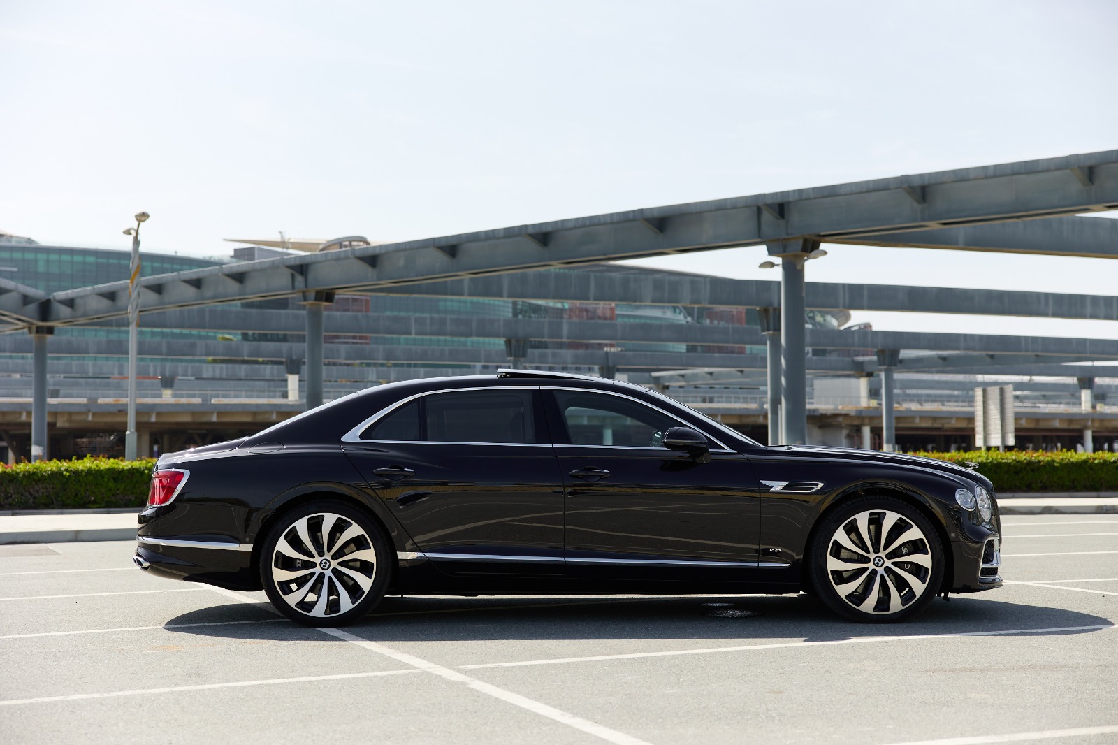 Bentley Flying Spur interior and exterior views - Image 1