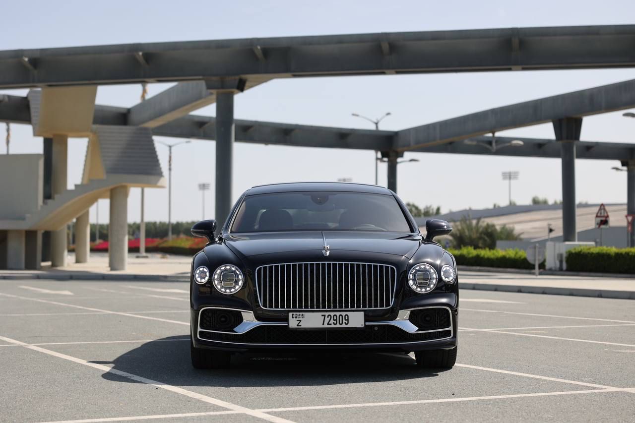 Bentley Flying Spur interior and exterior views - Image 3