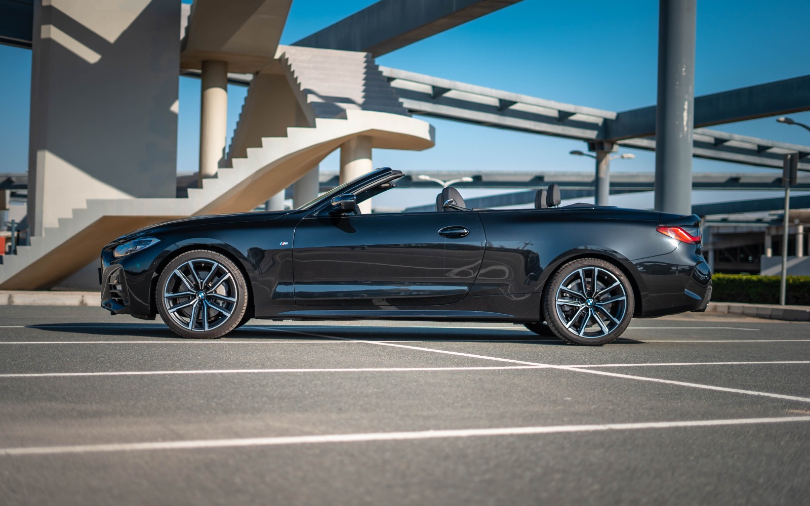 BMW 430i cabrio interior and exterior views - Image 2