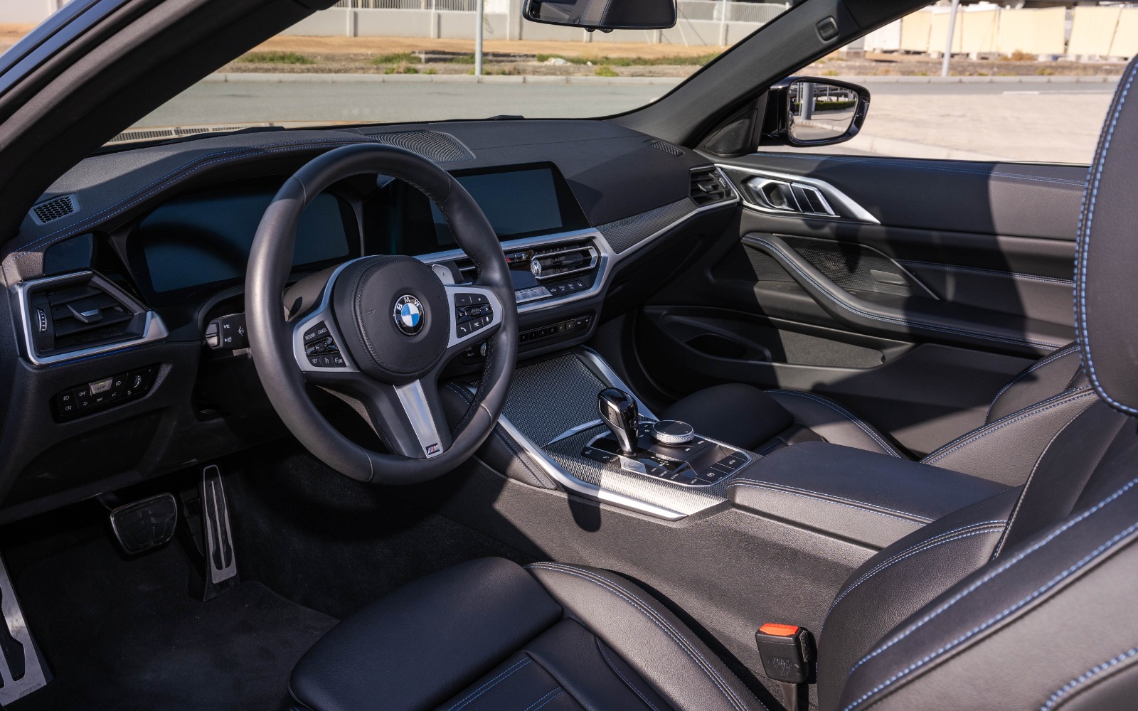 BMW 430i cabrio interior and exterior views - Image 4