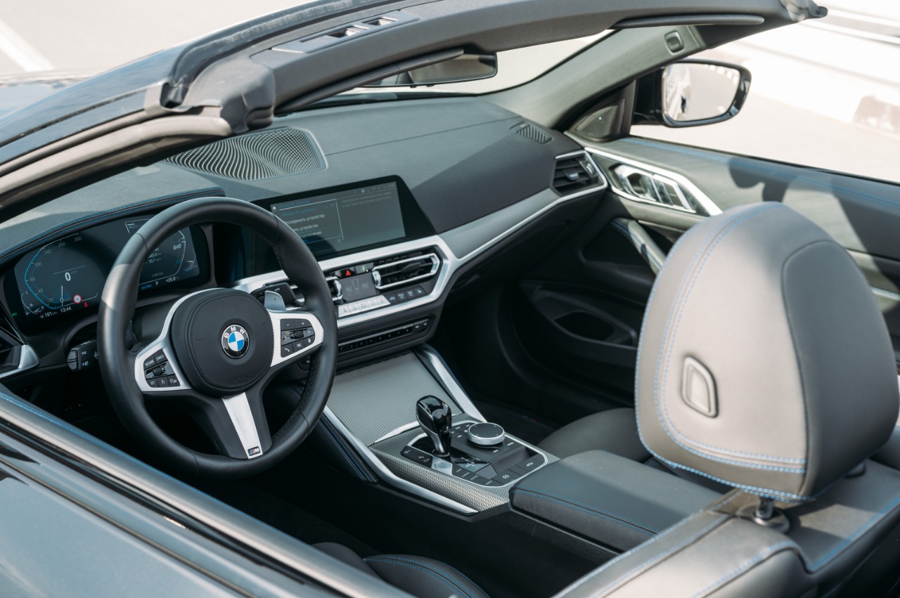 BMW 430i cabrio interior and exterior views - Image 4
