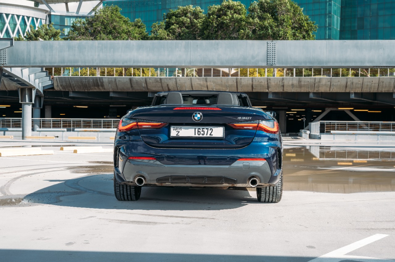 BMW 430i cabrio interior and exterior views - Image 4