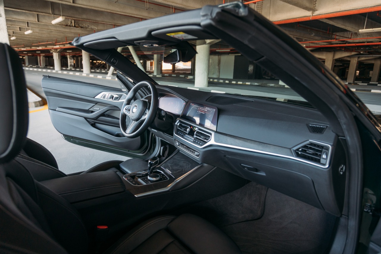 BMW 430i cabrio interior and exterior views - Image 4