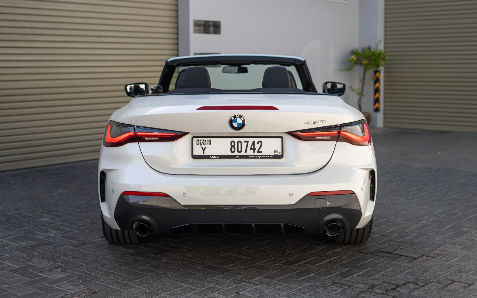 BMW 430i cabrio interior and exterior views - Image 3