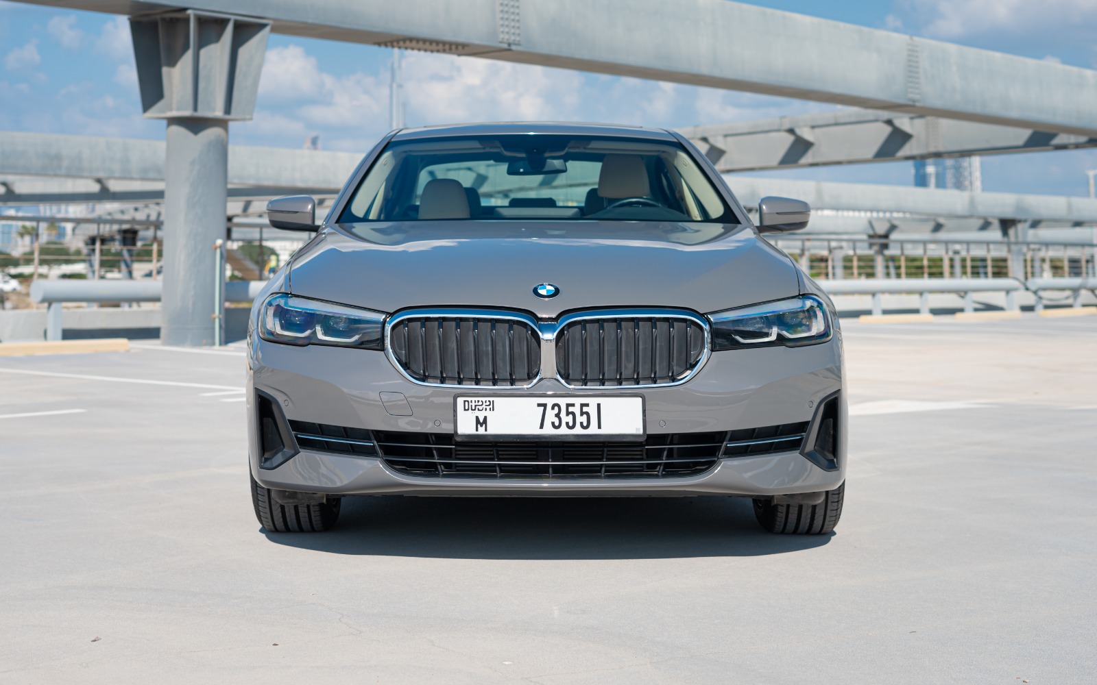 BMW 520i interior and exterior views - Image 1