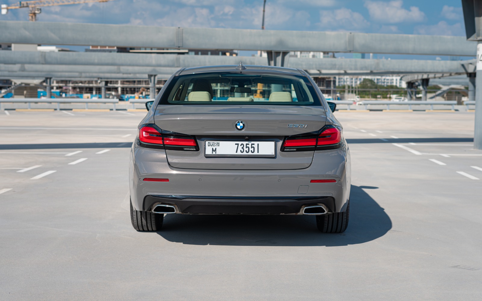 BMW 520i interior and exterior views - Image 3