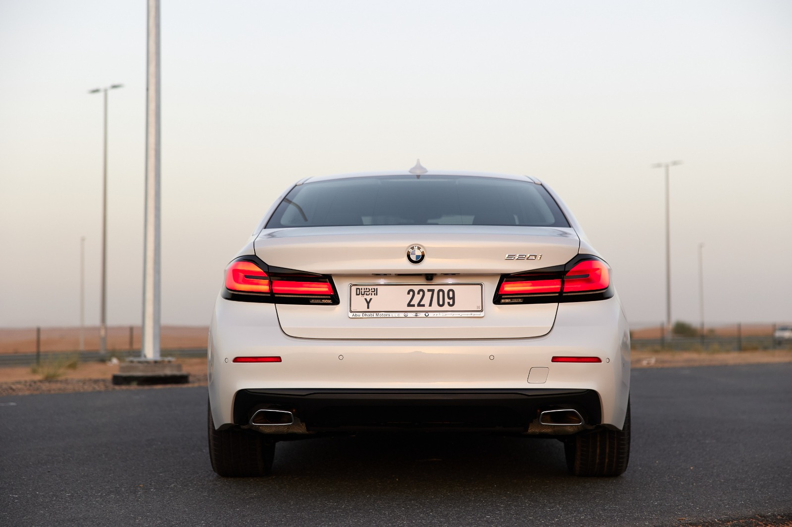 BMW 520i interior and exterior views - Image 1