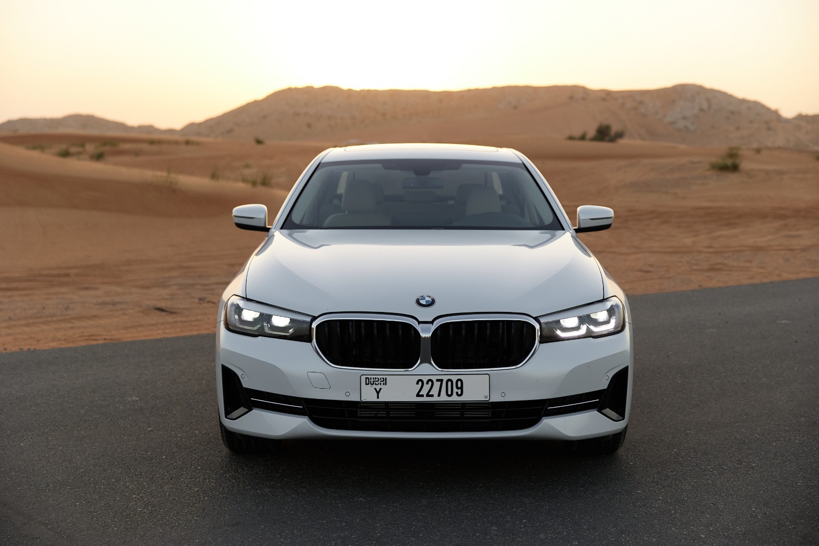 BMW 520i interior and exterior views - Image 2